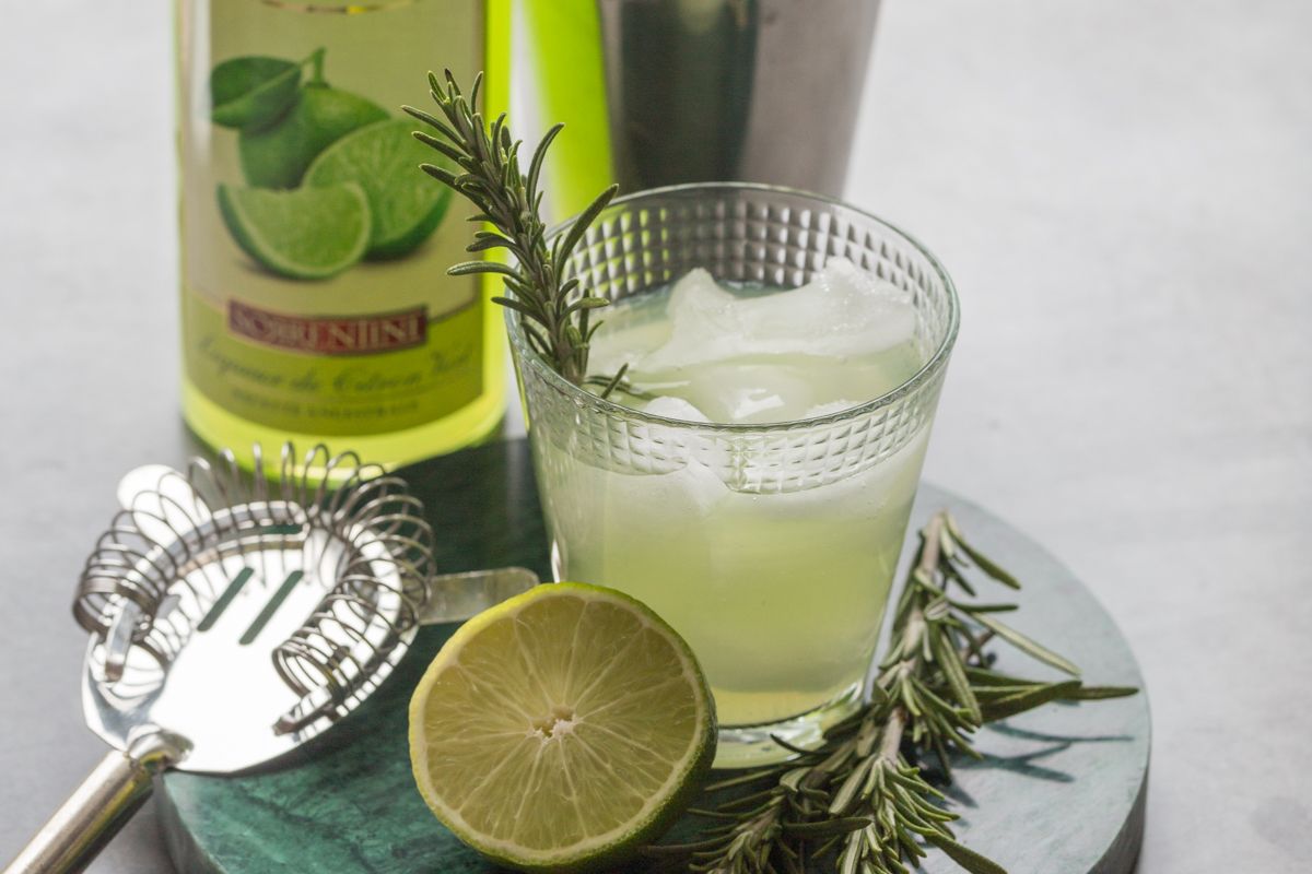 Dégustez un cocktail estival au gin et limonverde