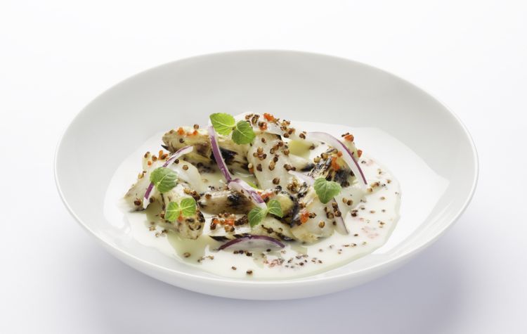 Ceviche d’asperges blanches à la leche de tigre et au quinoa croustillant