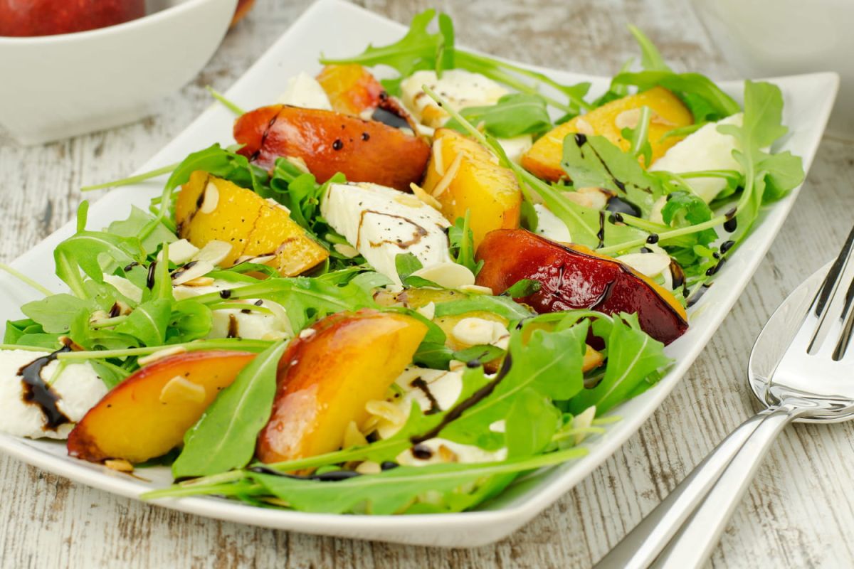 Le fruit de l'été qui sublime la mozzarella