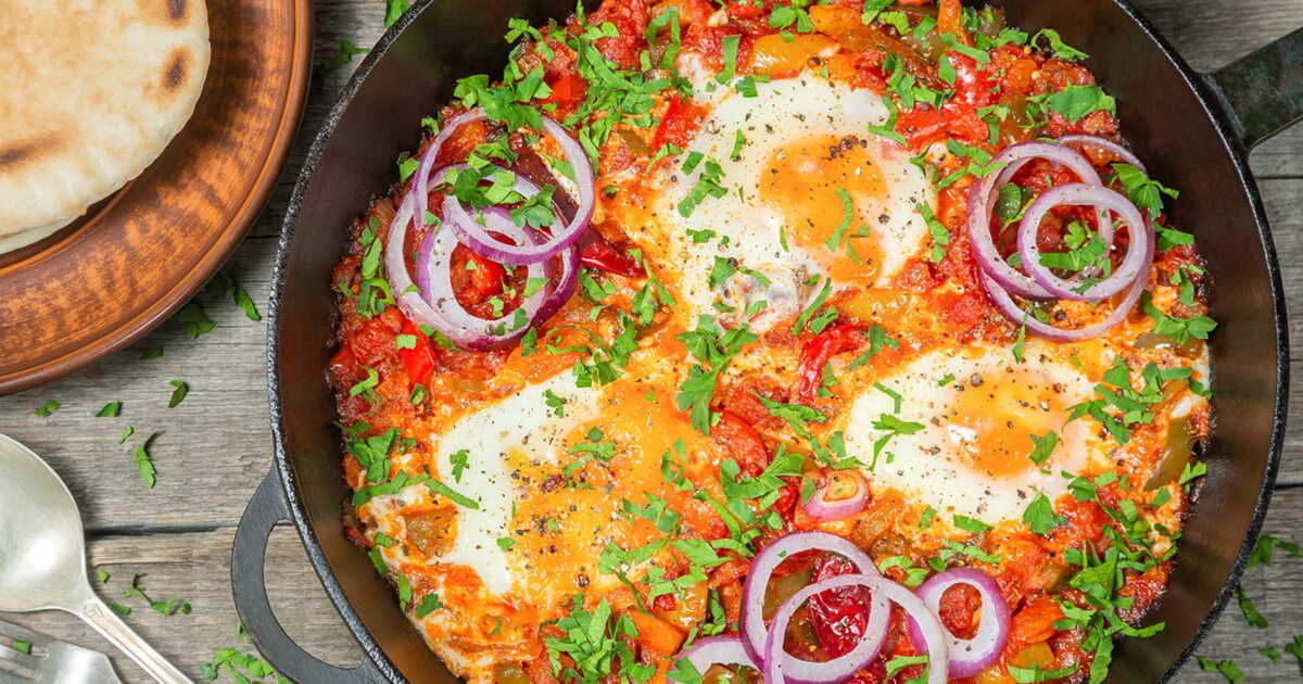 Un délicieux tajine de merguez aux œufs pour réchauffer vos soirées