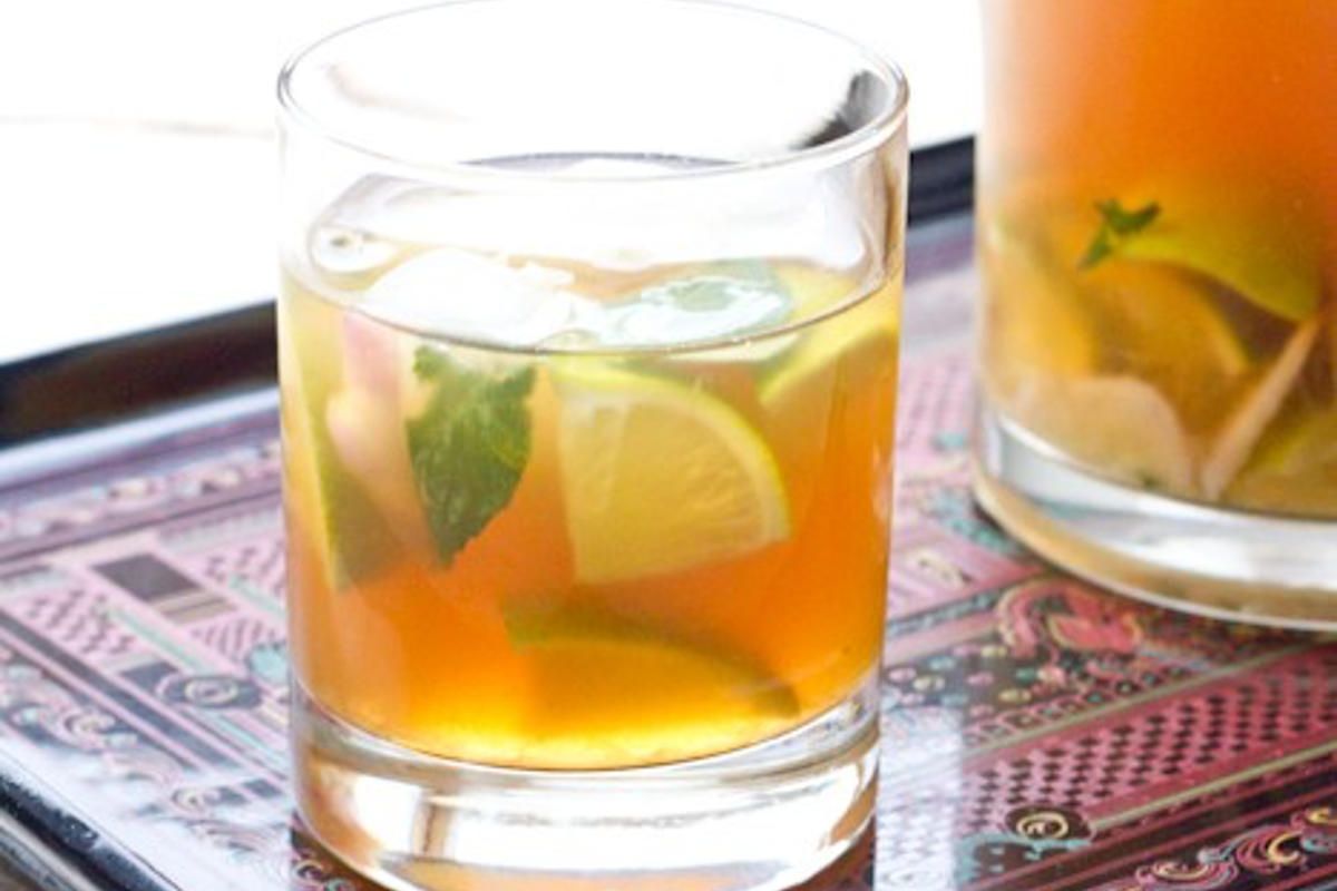 Thé glacé aux saveurs thaï : citron vert, galanga et basilic thaï