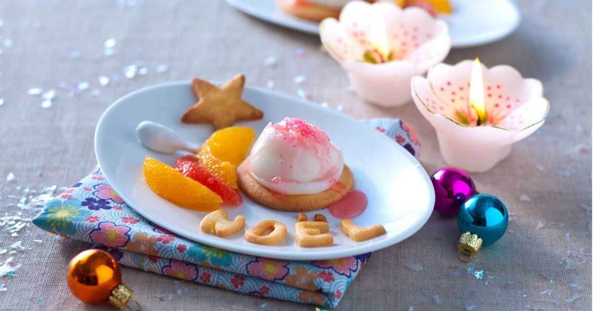 Agrumes et petits sablés de Noël, glace au jasmin