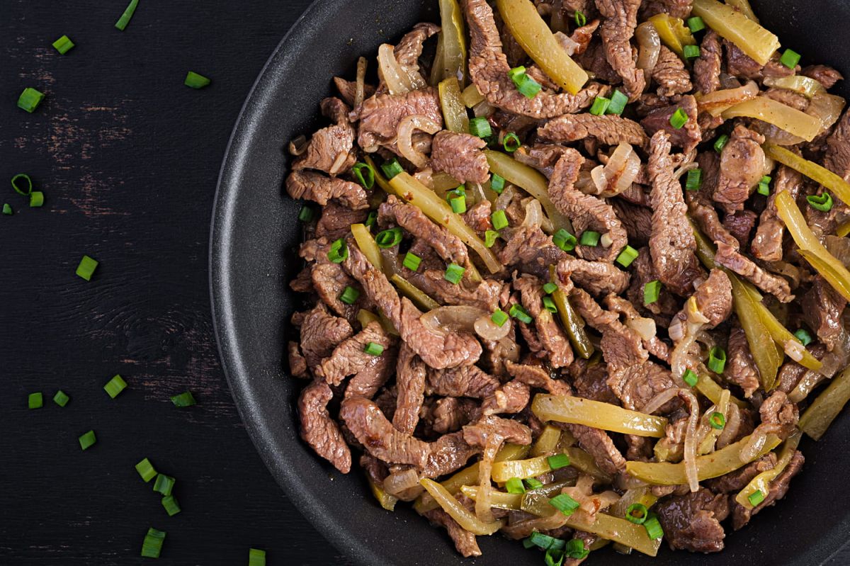 La recette de boeuf aux oignons de Cyril Lignac