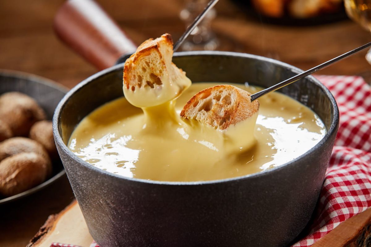 Le secret d'une fondue parfaite : le pain idéal selon les Savoyards