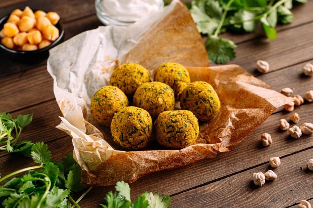 Découvrez les astuces de Julie Andrieu pour des falafels parfaits