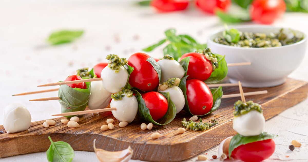 Des brochettes apéritives sans cuisson pour un été gourmand