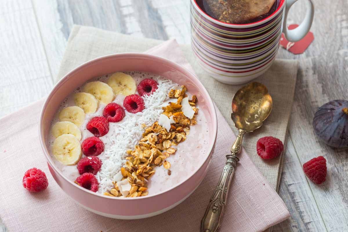 Un matin revitalisant : découvrez le smoothie bowl et Yogi Tea