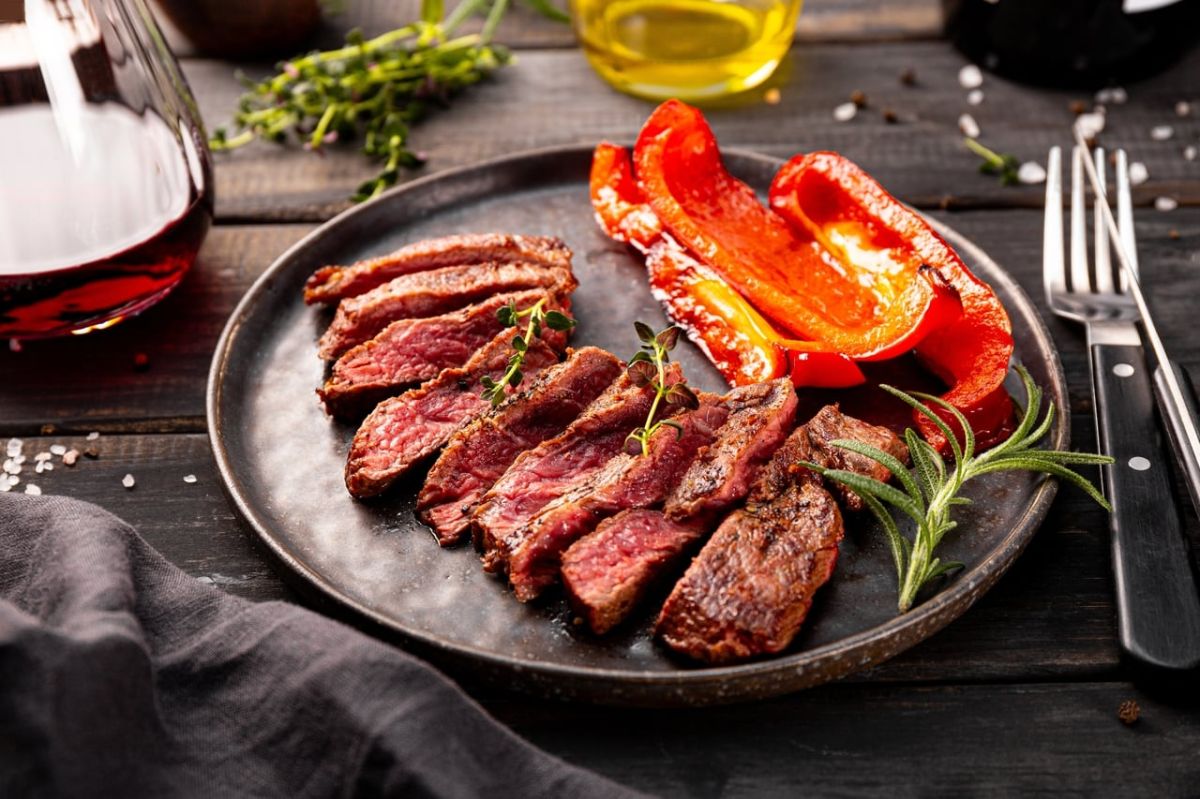 Un expert met en garde : attention à la viande grillée cet été