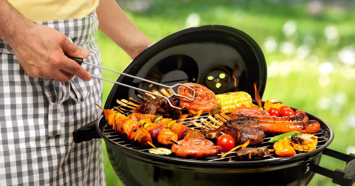5 accessoires indispensables pour un barbecue réussi