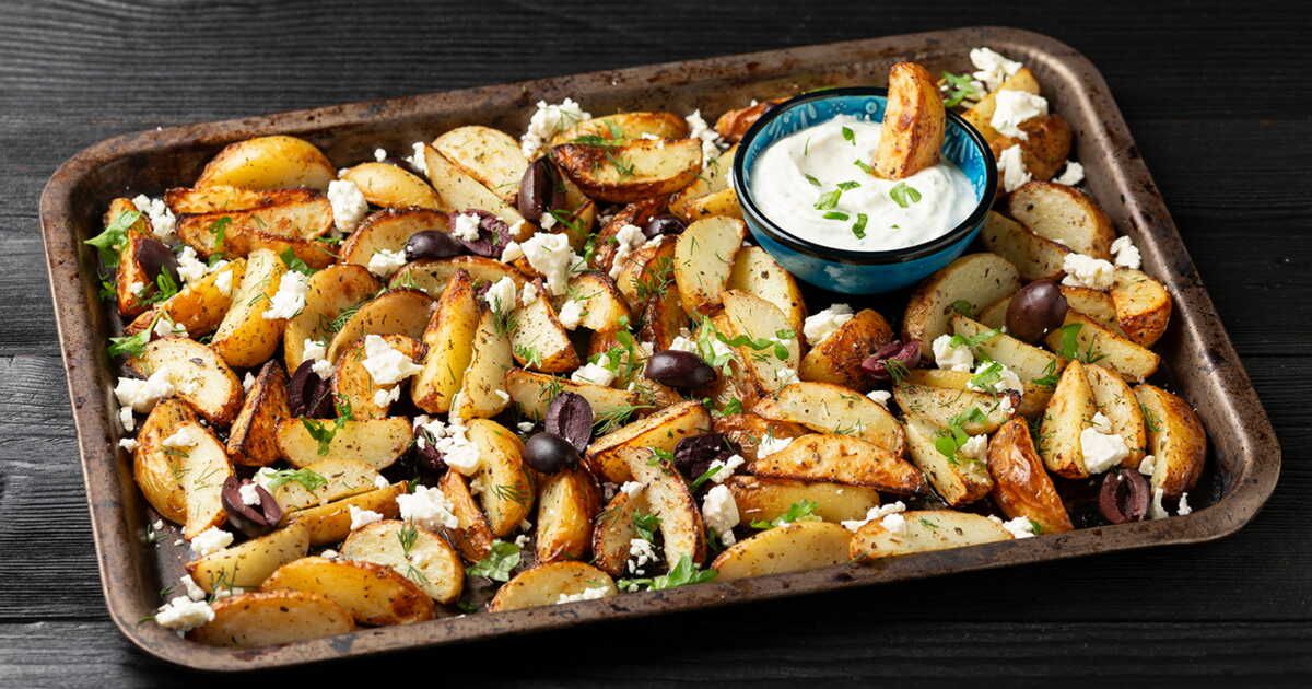 Redécouvrez les pommes de terre avec cette recette croustillante à l’ail et à la feta