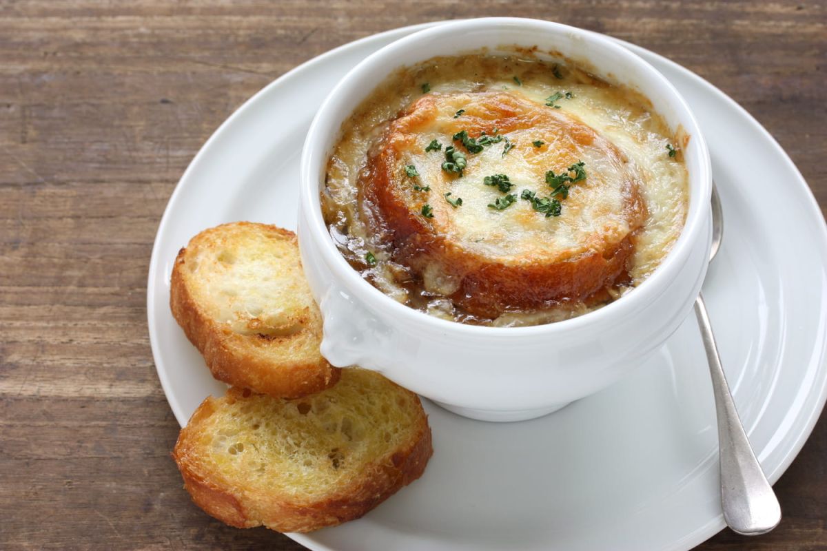 Une soupe à l'oignon parfaite pour réchauffer vos soirées