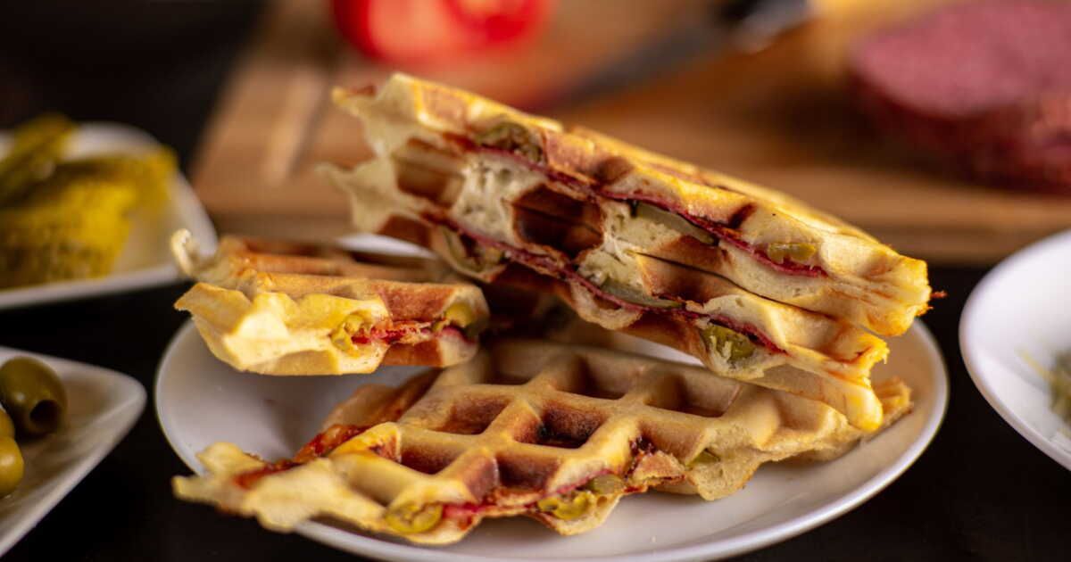 la gaufre-pizza : une fusion gourmande prête en 5 minutes