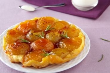 Tarte Tatin aux abricots et romarin