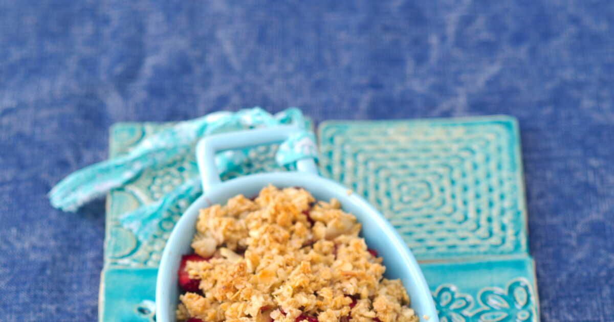 Une explosion de saveurs : crumble de rhubarbe aux amandes