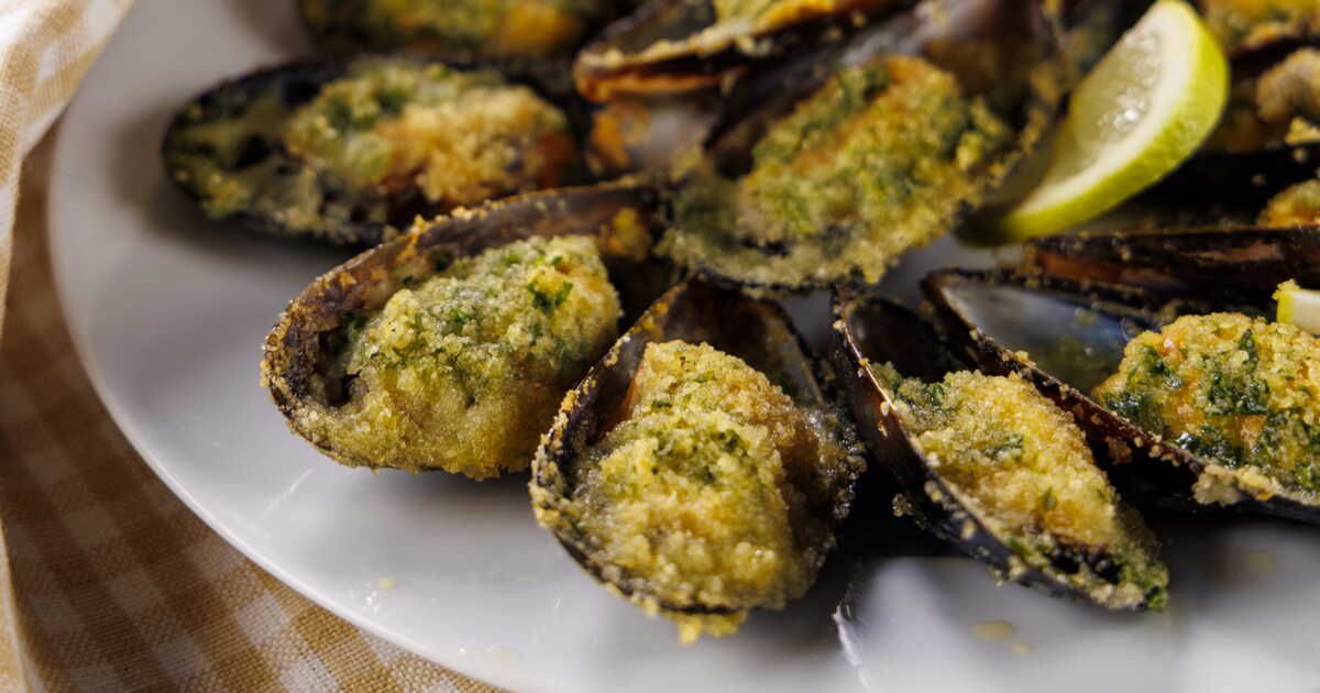 Des huîtres gratinées au beurre d’escargot pour un apéritif de Nouvel An réussi