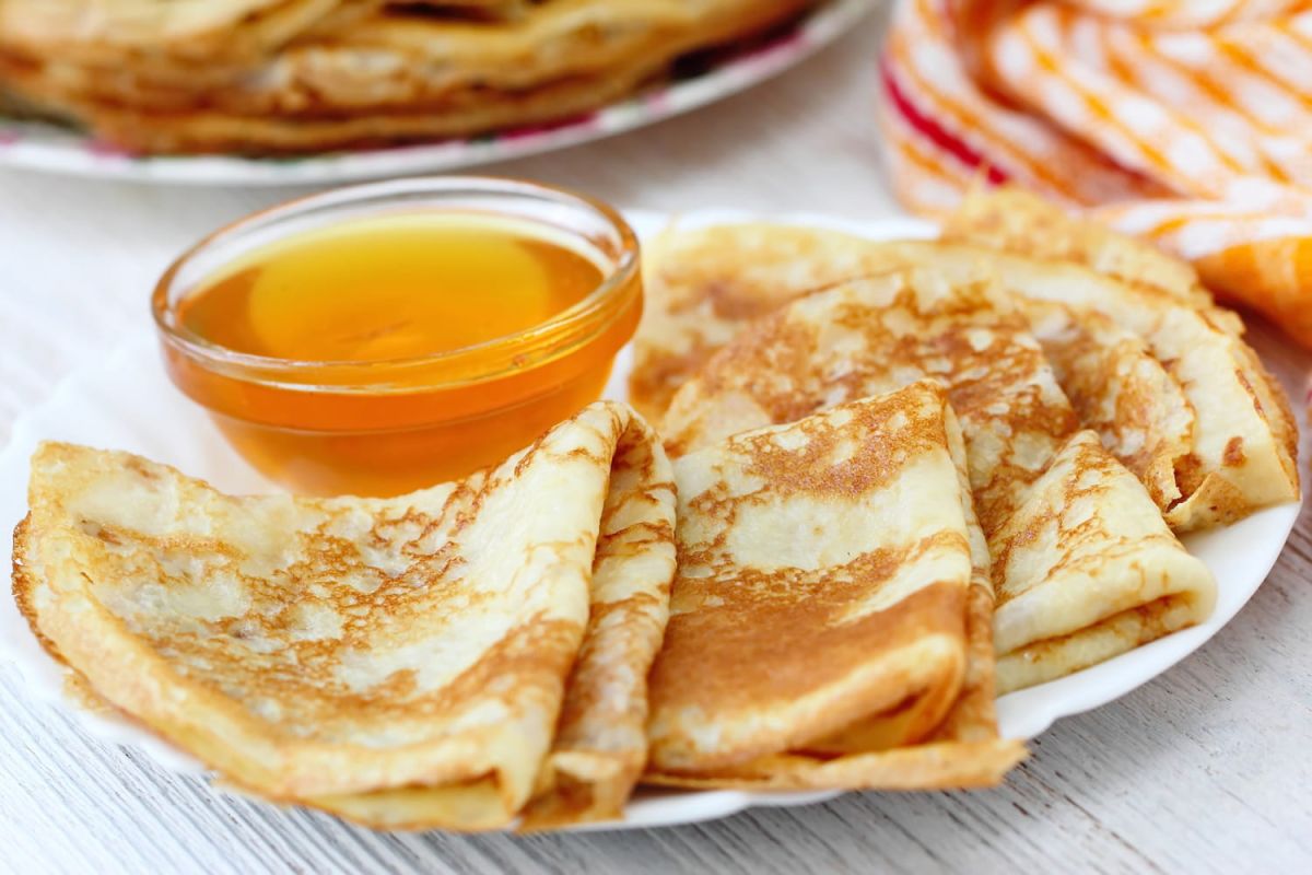 Découvrez la recette parfaite de pâte à crêpes sans grumeaux en seulement deux ingrédients